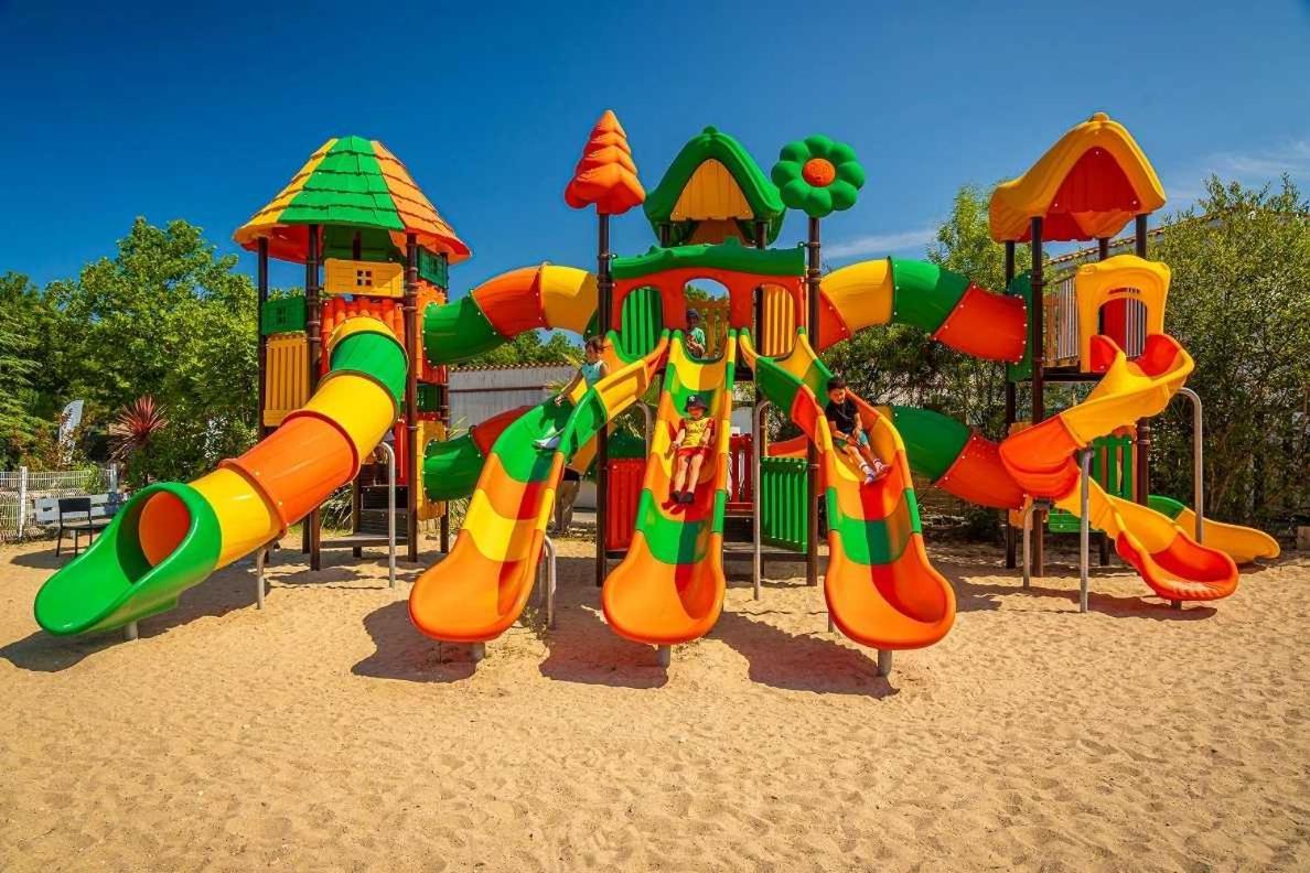 Camping 4 Etoiles - Parc Aquatique - Eei0Fi Saint-Georges-d'Oleron Exterior photo