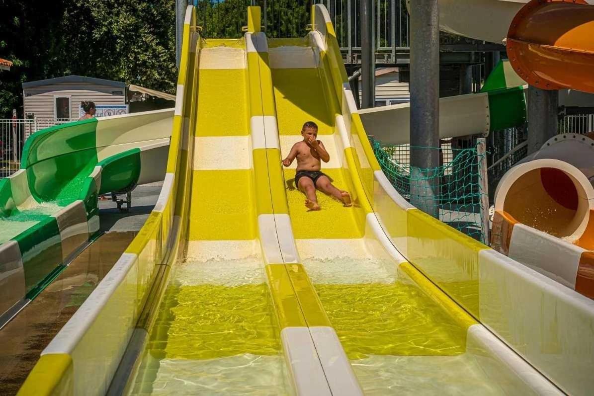 Camping 4 Etoiles - Parc Aquatique - Eei0Fi Saint-Georges-d'Oleron Exterior photo